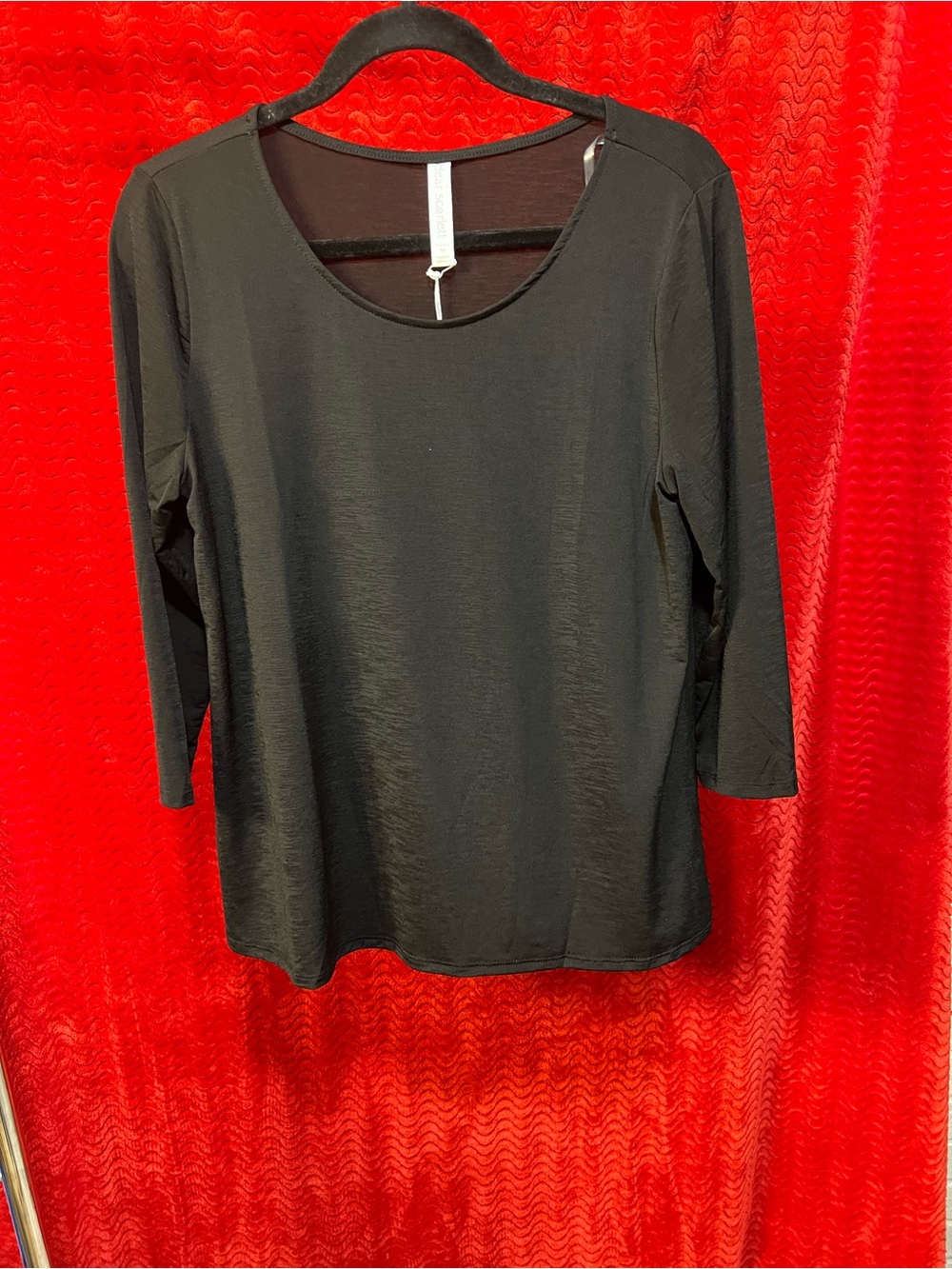 Dear Scarlet Classic Scoop Neck Black 3/4 Sleeve Top